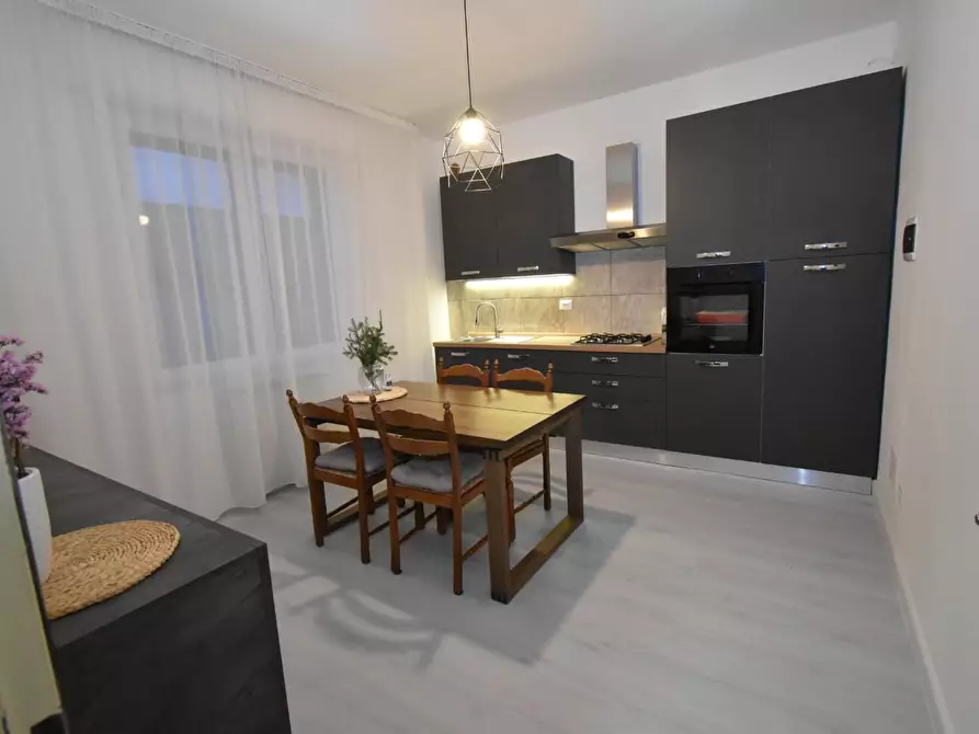 Immagine 1 di Villa in vendita  a Vecchiano