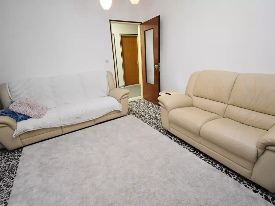 Immagine 37 di Villa in vendita  a Vecchiano