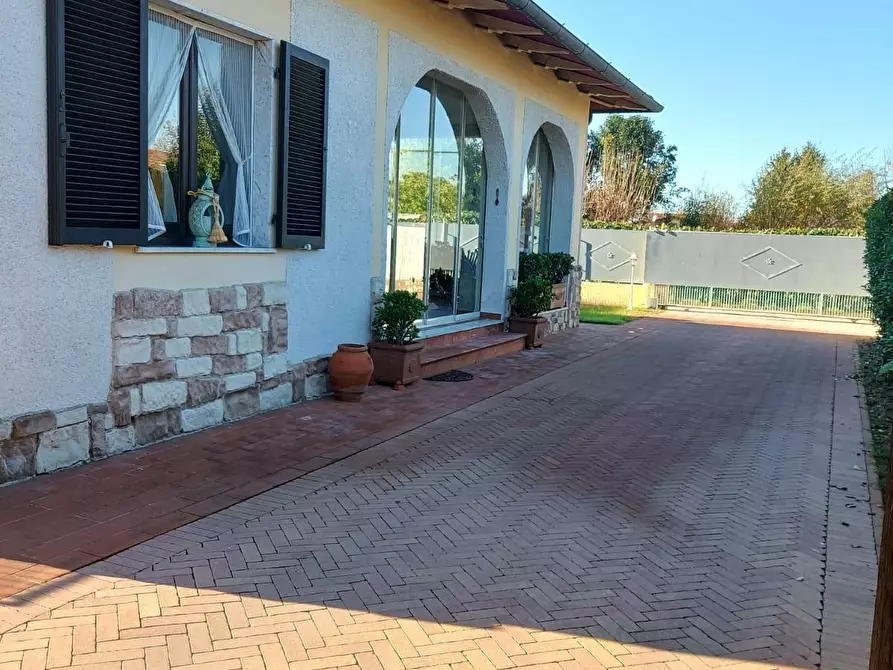 Immagine 5 di Casa indipendente in vendita  a Massa