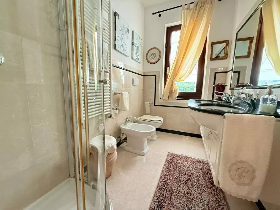 Immagine 21 di Casa indipendente in vendita  a Massa