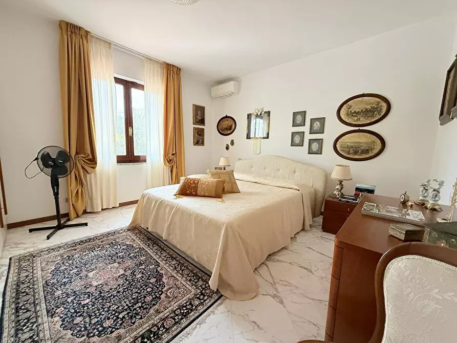 Immagine 11 di Casa indipendente in vendita  a Massa
