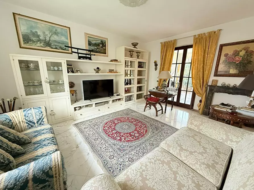 Immagine 8 di Casa indipendente in vendita  a Massa