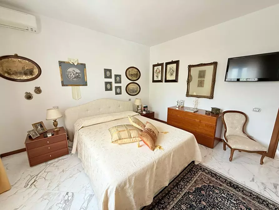Immagine 12 di Casa indipendente in vendita  a Massa