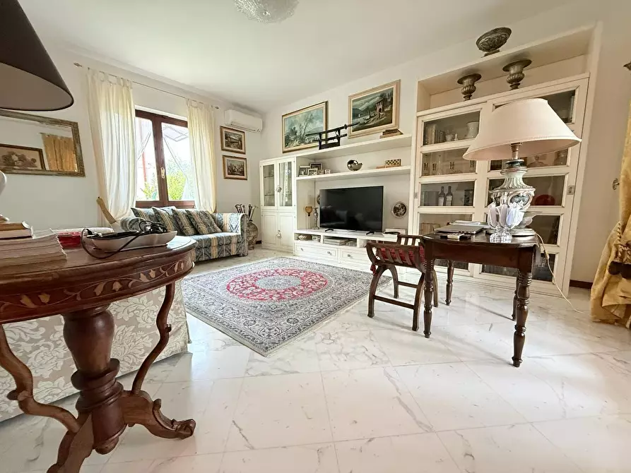 Immagine 22 di Casa indipendente in vendita  a Massa