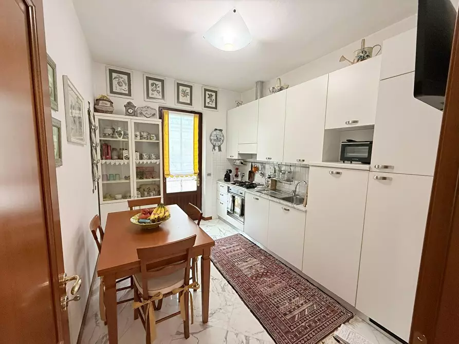 Immagine 17 di Casa indipendente in vendita  a Massa