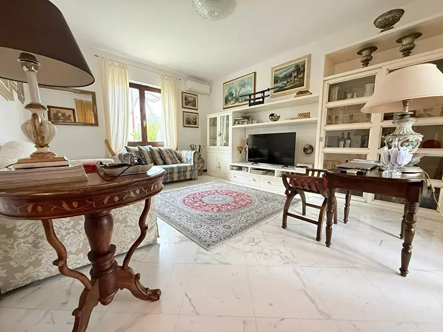 Immagine 10 di Casa indipendente in vendita  a Massa