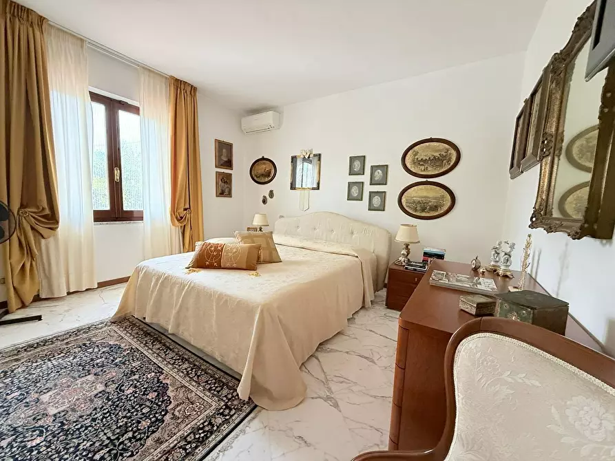 Immagine 14 di Casa indipendente in vendita  a Massa