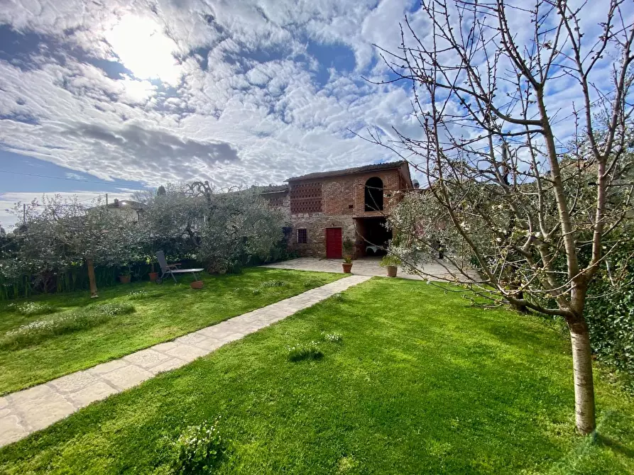 Immagine 36 di Villa in vendita  a Capannori