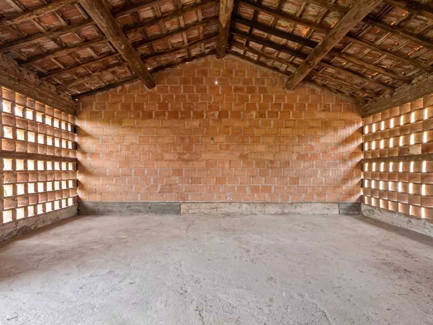 Immagine 40 di Villa in vendita  a Capannori