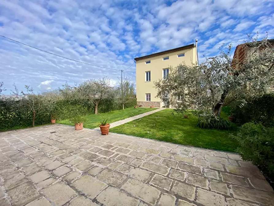 Immagine 7 di Villa in vendita  a Capannori