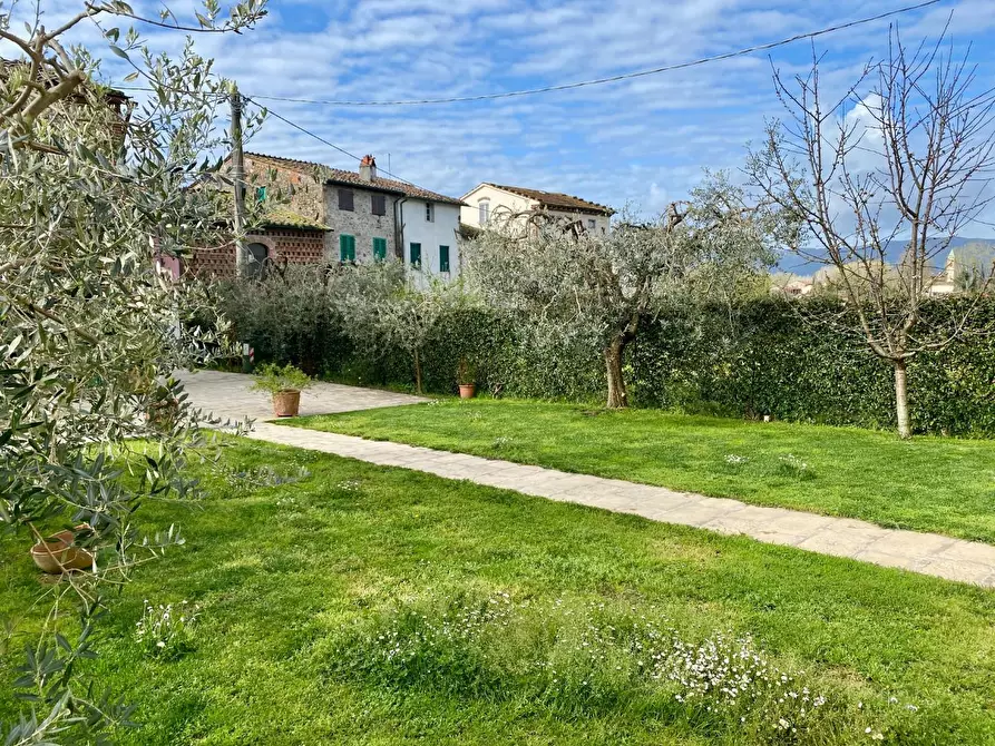 Immagine 8 di Villa in vendita  a Capannori