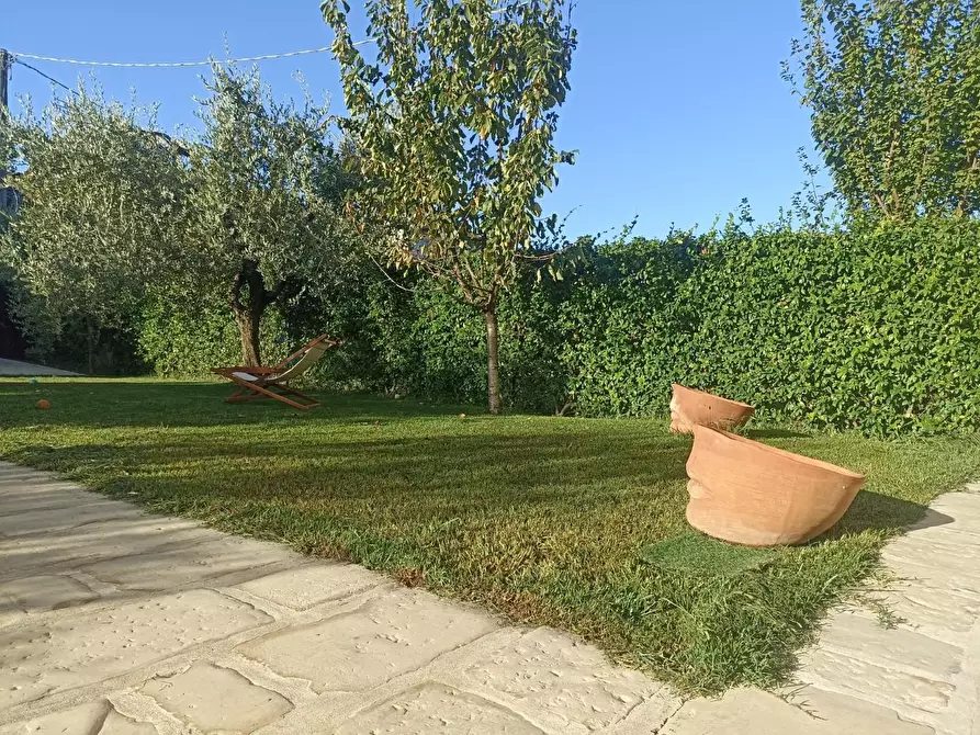 Immagine 11 di Villa in vendita  a Capannori