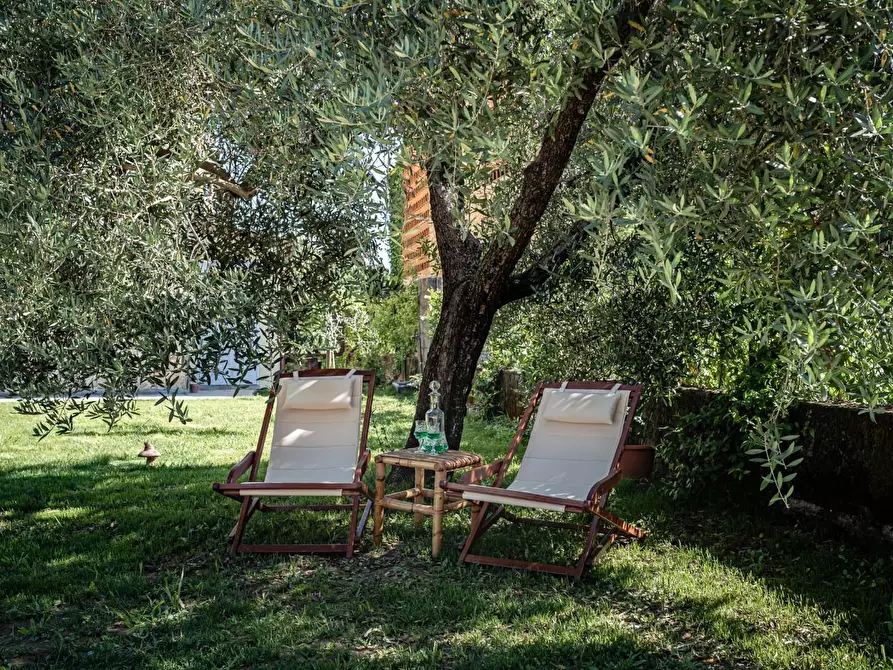 Immagine 10 di Villa in vendita  a Capannori