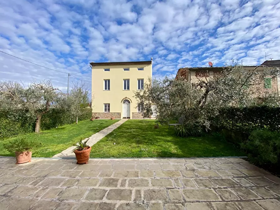 Immagine 6 di Villa in vendita  a Capannori