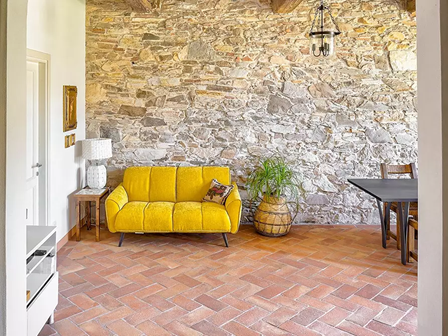 Immagine 2 di Villa in vendita  a Capannori