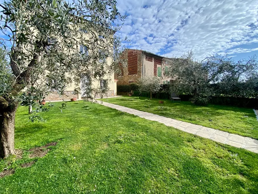 Immagine 9 di Villa in vendita  a Capannori