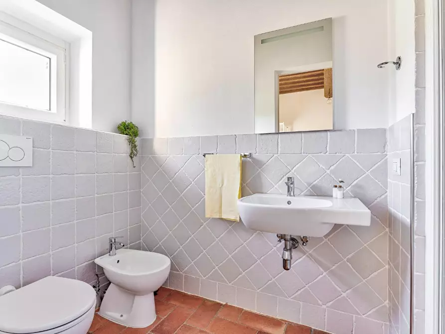 Immagine 20 di Villa in vendita  a Capannori