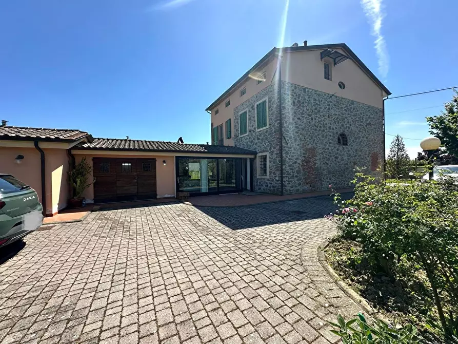 Immagine 1 di Rustico / casale in vendita  a Porcari