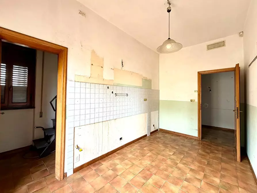 Immagine 10 di Villa in vendita  a Capannori