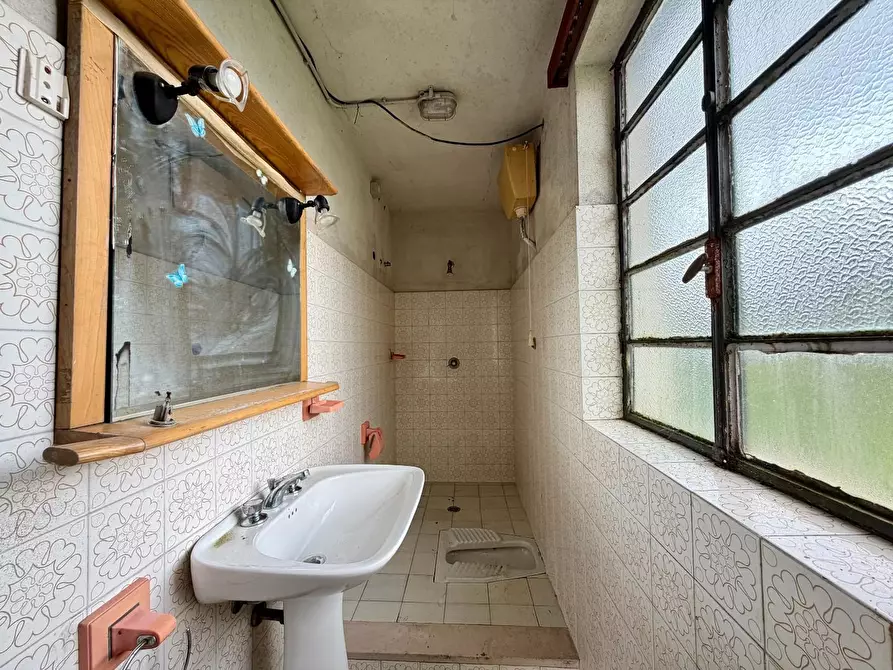 Immagine 24 di Villa in vendita  a Capannori