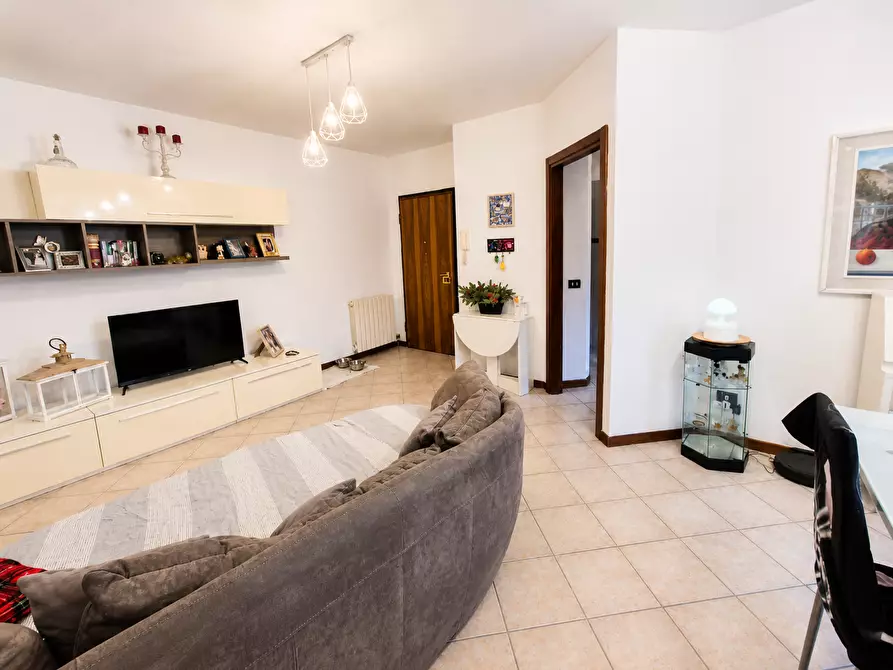 Immagine 2 di Appartamento in vendita  a Carrara
