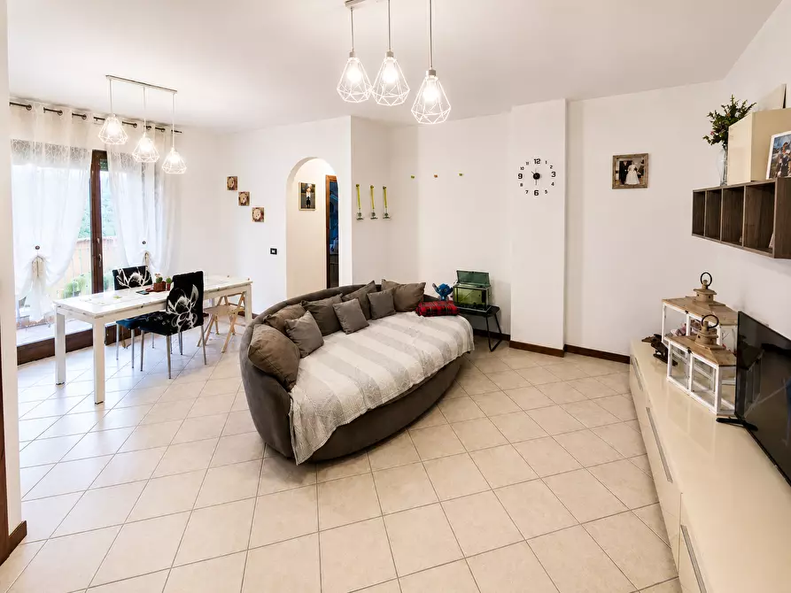Immagine 1 di Appartamento in vendita  a Carrara