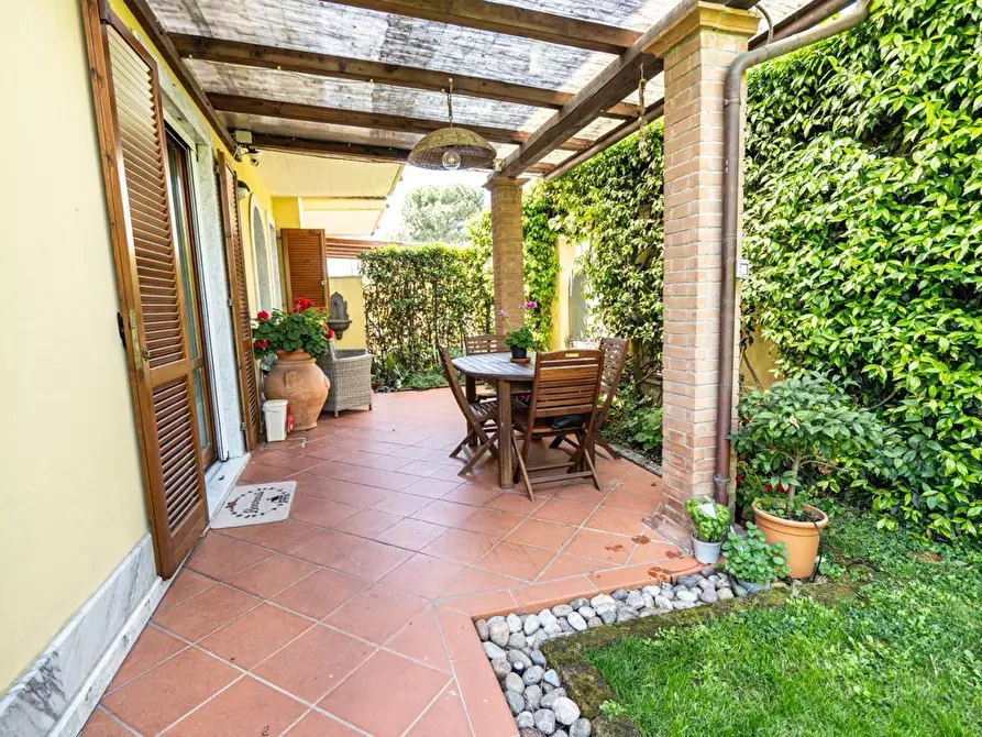 Immagine 6 di Villetta a schiera in vendita  a Massa