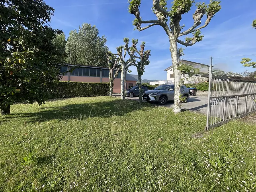 Immagine 14 di Attività artigianale in vendita  a Capannori