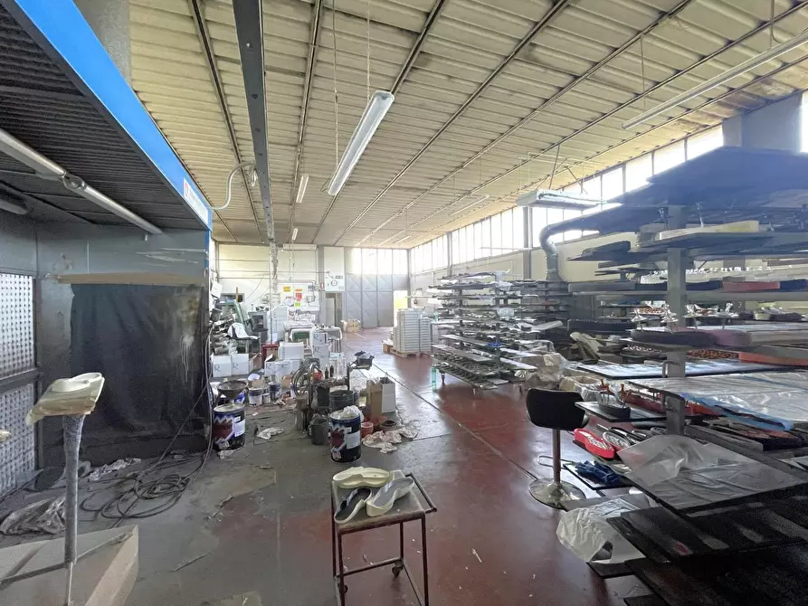 Immagine 7 di Attività artigianale in vendita  a Capannori
