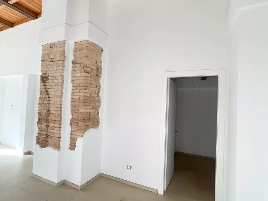 Immagine 8 di Appartamento in vendita  a Livorno