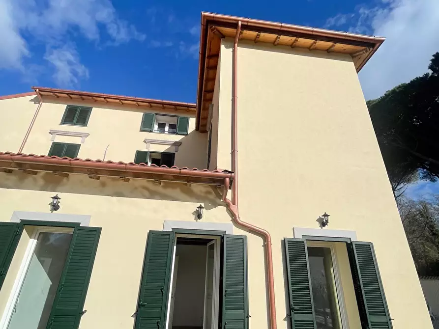 Immagine 15 di Appartamento in vendita  a Livorno