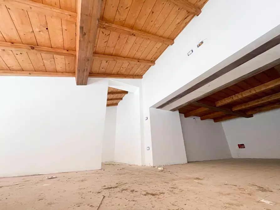 Immagine 17 di Appartamento in vendita  a Livorno