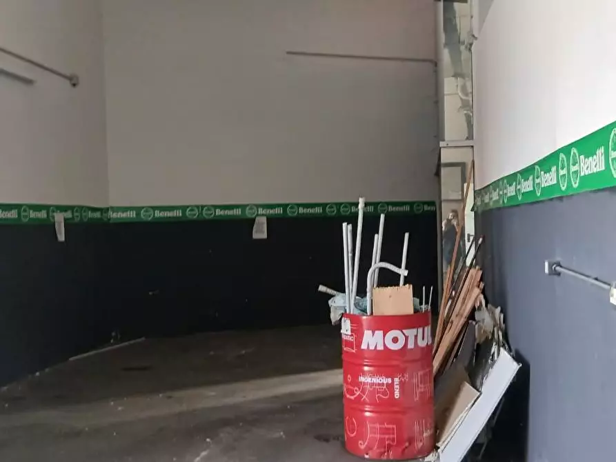 Immagine 2 di Attività artigianale in vendita  a Massa
