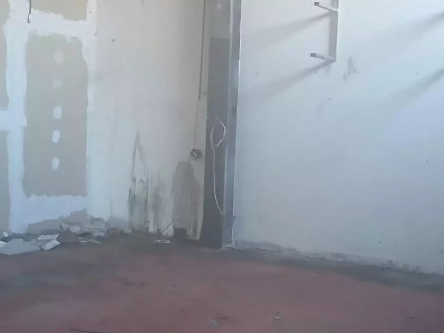 Immagine 16 di Attività artigianale in vendita  a Massa