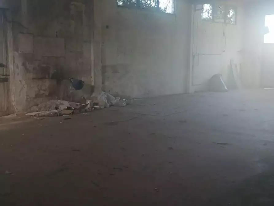 Immagine 10 di Attività artigianale in vendita  a Massa