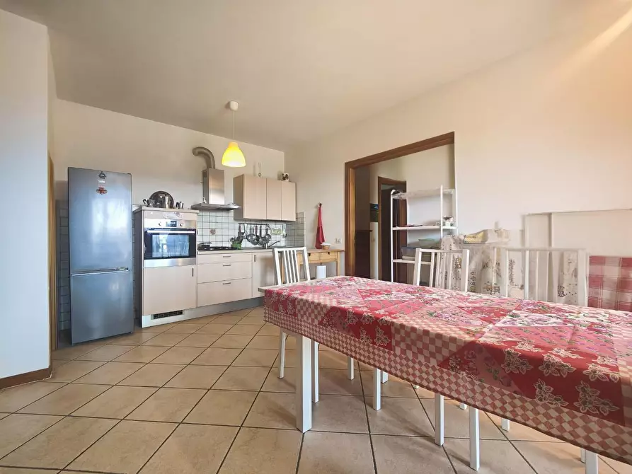 Immagine 1 di Appartamento in vendita  a Capraia E Limite