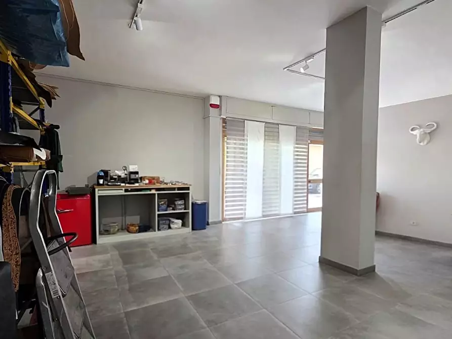 Immagine 11 di Locale commerciale in vendita  a Santa Croce Sull'arno