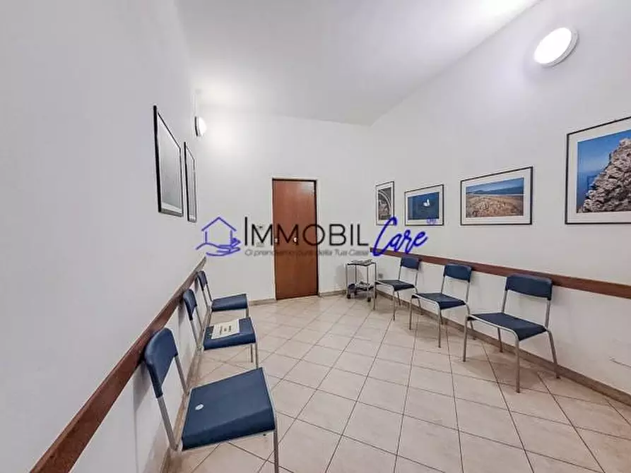 Immagine 6 di Ufficio in affitto  a Livorno