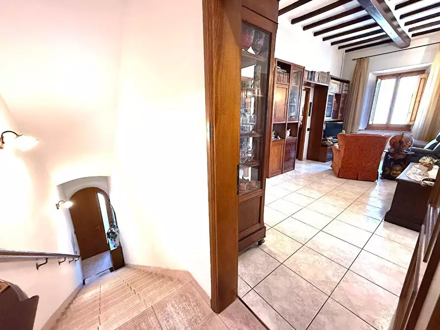 Immagine 21 di Appartamento in vendita  a Capraia E Limite