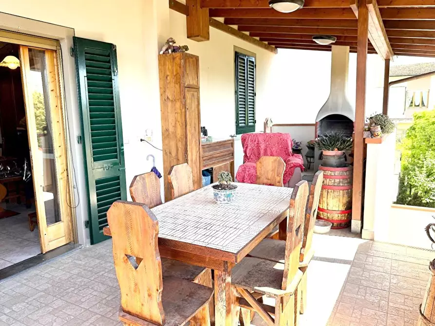 Immagine 17 di Appartamento in vendita  a Capraia E Limite