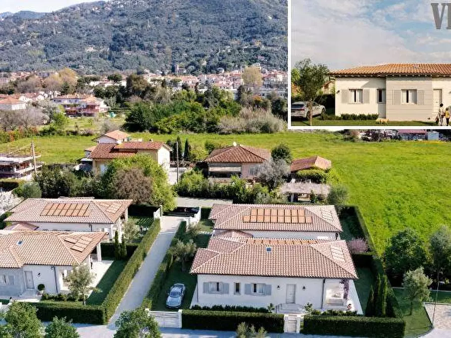 Immagine 7 di Villa in vendita  a Pietrasanta