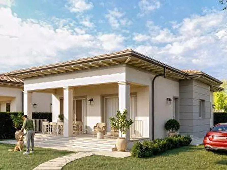 Immagine 1 di Villa in vendita  a Pietrasanta
