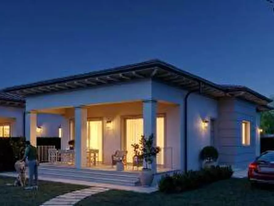 Immagine 6 di Villa in vendita  a Pietrasanta