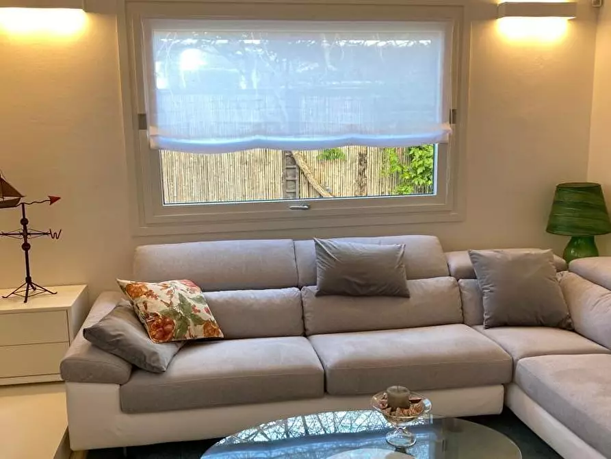 Immagine 1 di Villa in affitto  a Forte Dei Marmi