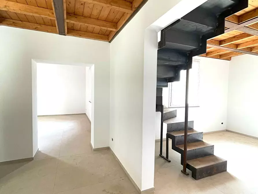 Immagine 2 di Appartamento in vendita  a Livorno