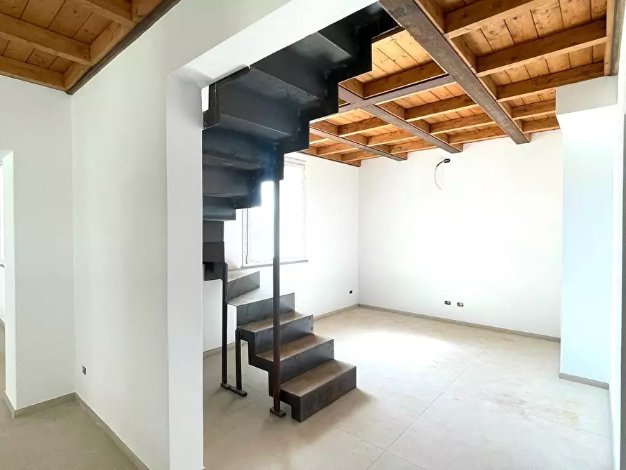 Immagine 3 di Appartamento in vendita  a Livorno