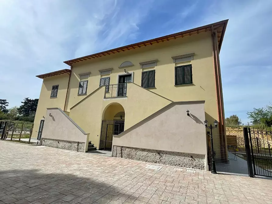 Immagine 13 di Appartamento in vendita  a Livorno