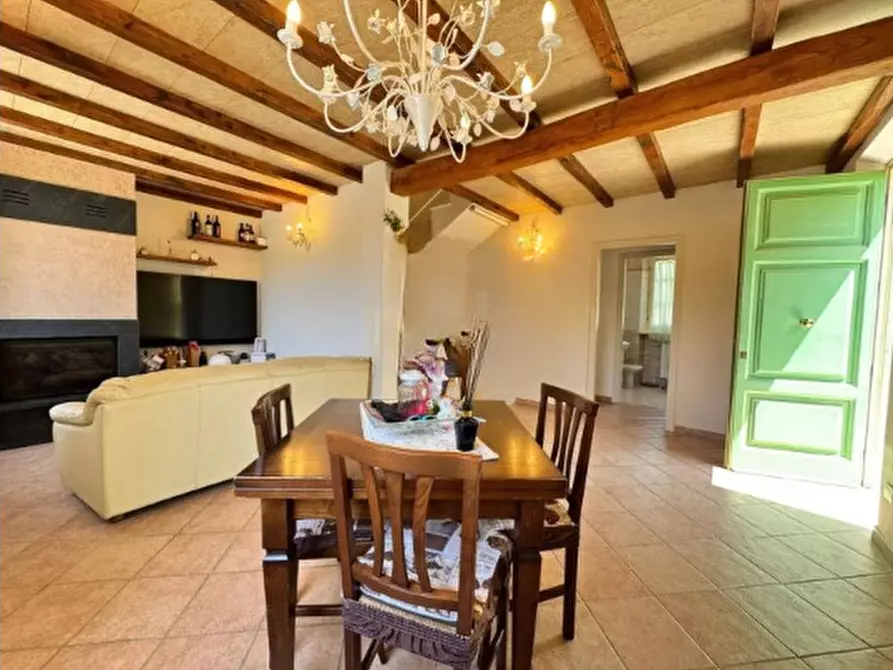 Immagine 1 di Casa bifamiliare in vendita  a Seravezza