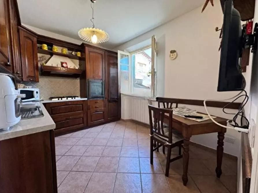 Immagine 3 di Casa bifamiliare in vendita  a Seravezza