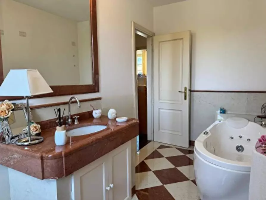 Immagine 10 di Casa bifamiliare in vendita  a Seravezza
